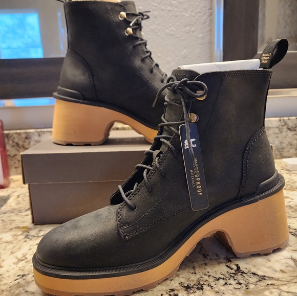 Sorel Shoes - Sorel Hi-line Heel Lace chelsea Boots black tawny size 10